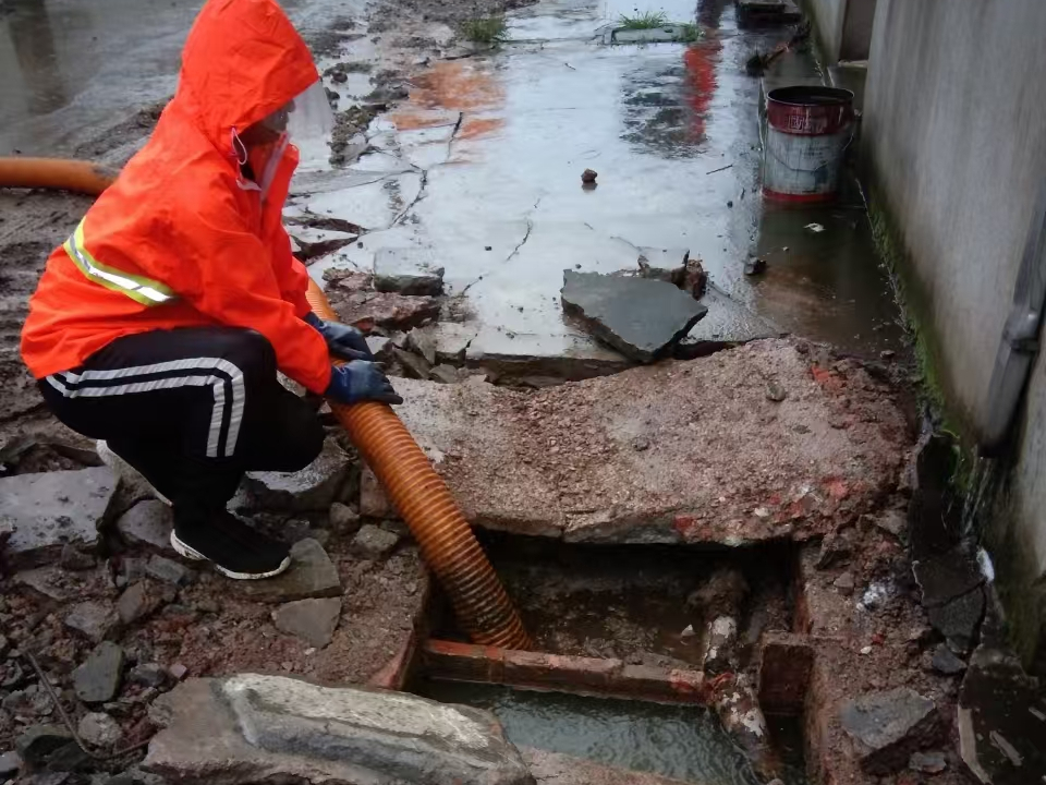 拉孜专业清理污水池 炜誉市政以规范流程守护城市 “肠道”