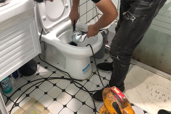 拉孜马桶堵塞自己疏通还是找师傅？专业上门服务让你省时更省心